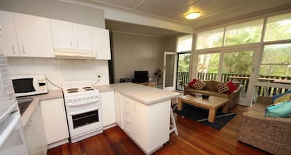Little Bay Cottage - 8 East St SWR