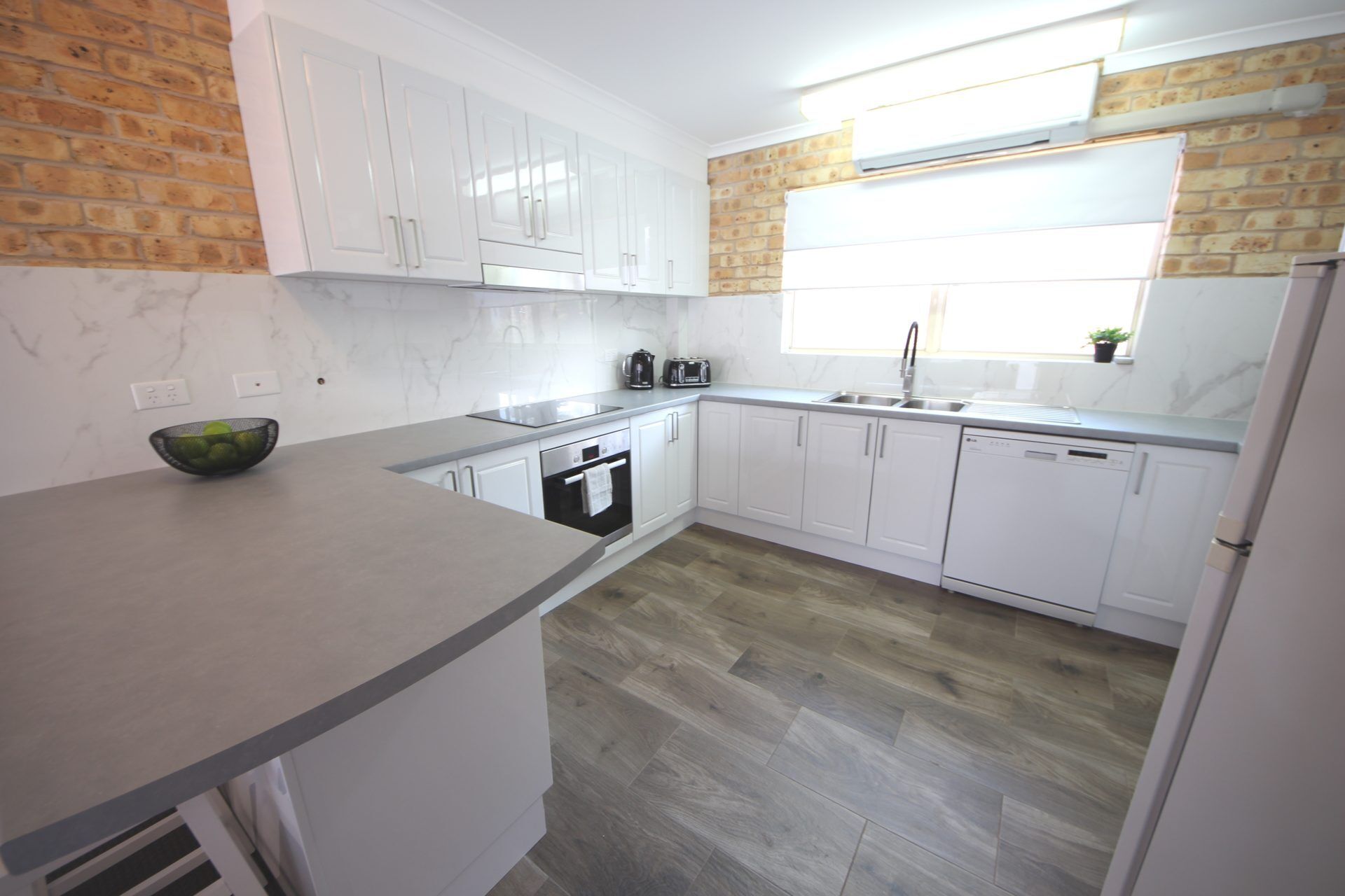 雪櫃、微波爐、焗爐、爐具