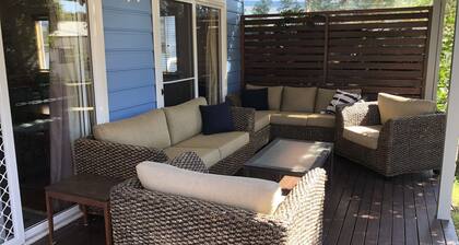 Kookaburra Cottage 71 Straight Hat Head