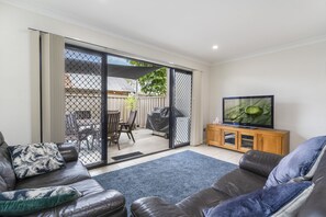 TV - La Bella Vita Pet Friendly in SWR (South West Rocks)