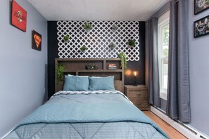 2 habitaciones, tabla de planchar con plancha y cuna de viaje 