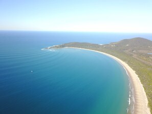 Beach - Very comfortable, air conditioned, WIFI, downstairs unit located a few... (South West Rocks)