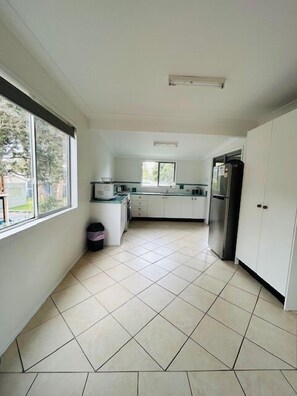 Fridge, microwave, oven, stovetop - Large holiday home opposite the creek with plenty of room for all the family (Hat Head)