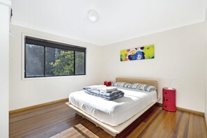 3 bedrooms, WiFi, bed sheets