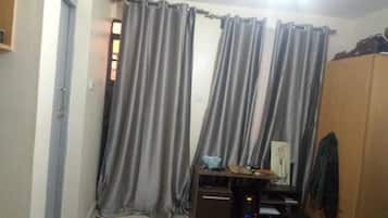 2 habitaciones, tabla de planchar con plancha y acceso a internet