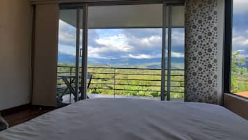 5 bedrooms, WiFi, bed sheets