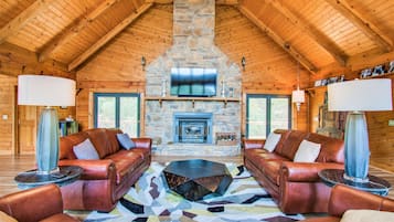 Flat-screen TV, fireplace, Netflix, Hulu