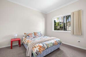 4 bedrooms, iron/ironing board - Beach Break - 22 Bay St Hat Head (Hat Head)