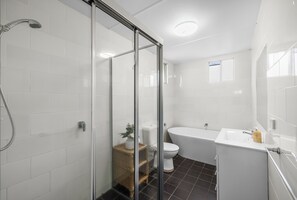 Badekar og toalettpapir
