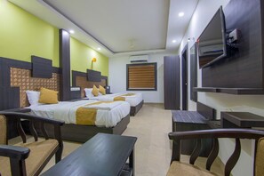 Deluxe Triple Room, 1 Queen Bed, Non Smoking | Desk, soundproofing, free WiFi, bed sheets - Hotel Kochi Crown (Kanayannur)
