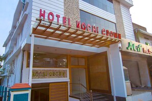 Front of property - Hotel Kochi Crown (Kanayannur)