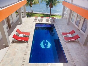 Pool - DeLuxe Double Room with sea-view veranda in 11-bedroom beachfront compound (Bali)
