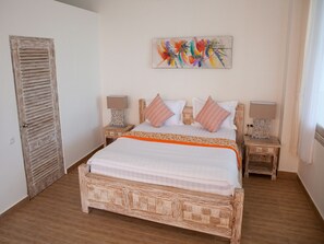 1 bedroom, iron/ironing board, internet, bed sheets - DeLuxe Double Room with sea-view veranda in 11-bedroom beachfront compound (Bali)