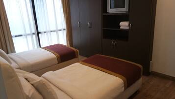 Iron/ironing board, free WiFi, bed sheets