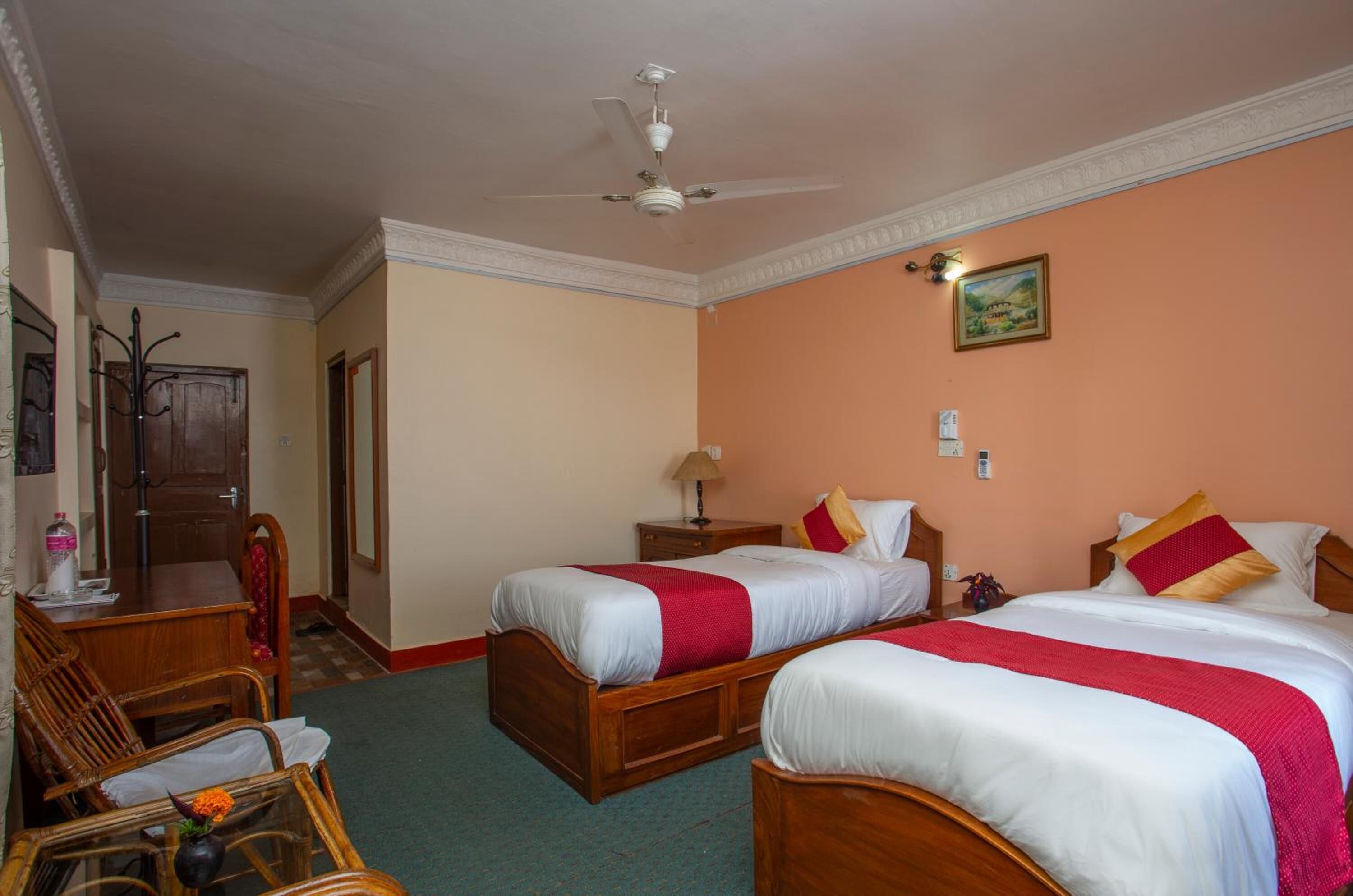 2 多间卧室、客房内保险箱、办公桌、隔音