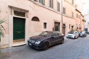 Front of property - evening/night - Navona Luxury & Charming Apartment (Rome)