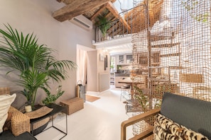 Apartment, 2 Schlafzimmer | Wohnbereich | Flachbildfernseher