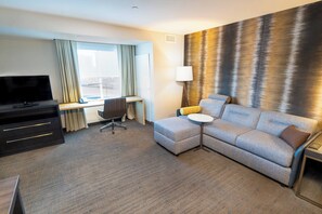 Studio Suite, 1 King Bed with Sofa bed | Living room | 40-inch LCD TV with cable channels, TV