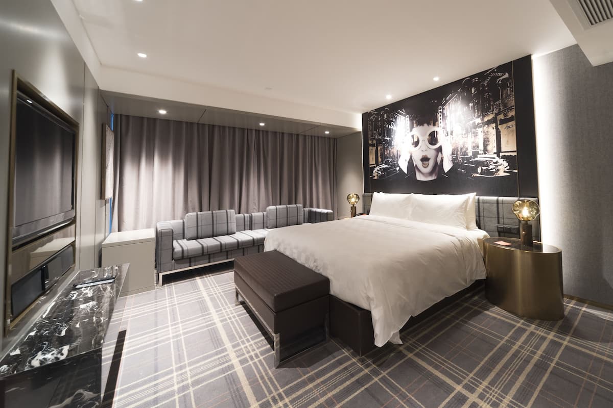 1 bedroom, premium bedding, pillow-top beds, minibar