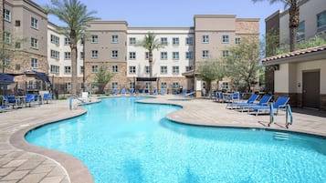 Utendørsbasseng, bassengtelt (inkludert) og bassengparasoller