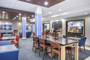 Buffet déjeuner gratuit tous les jours