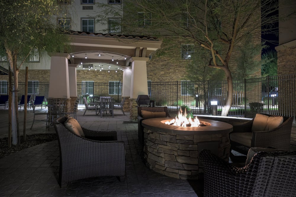 Holiday Inn Express & Suites Phoenix East - Gilbert by IHG