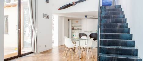 Apartment, 2 Bedrooms | 2 bedrooms, free WiFi, bed sheets