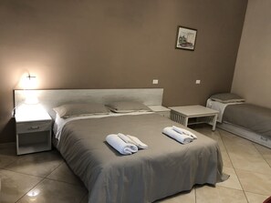 Bureau, rideaux occultants, chambres insonorisées