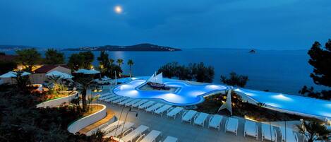 Outdoor pool, open 9 AM to 7 PM, pool umbrellas, pool loungers