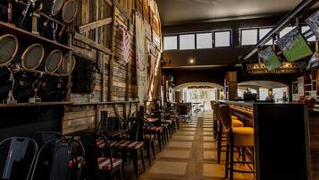 5 bares o lounges, bar de cervezas, bar de cocteles