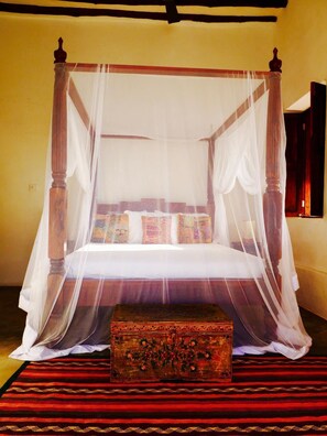 Bed sheets - Ulani Lodge (Ibo)