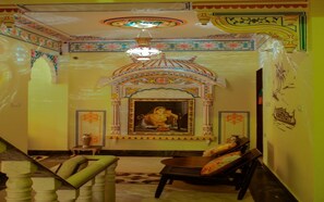 Lobby lounge - Nahar Singh Haveli (Jaipur)