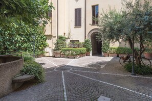 المنطقة المحيطة بالمنشأة