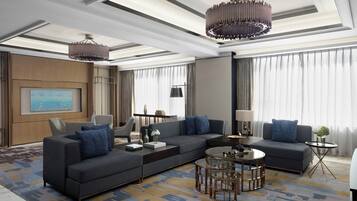 Suite ejecutiva, 1 habitación | Ropa de cama hipoalergénica, caja fuerte, escritorio