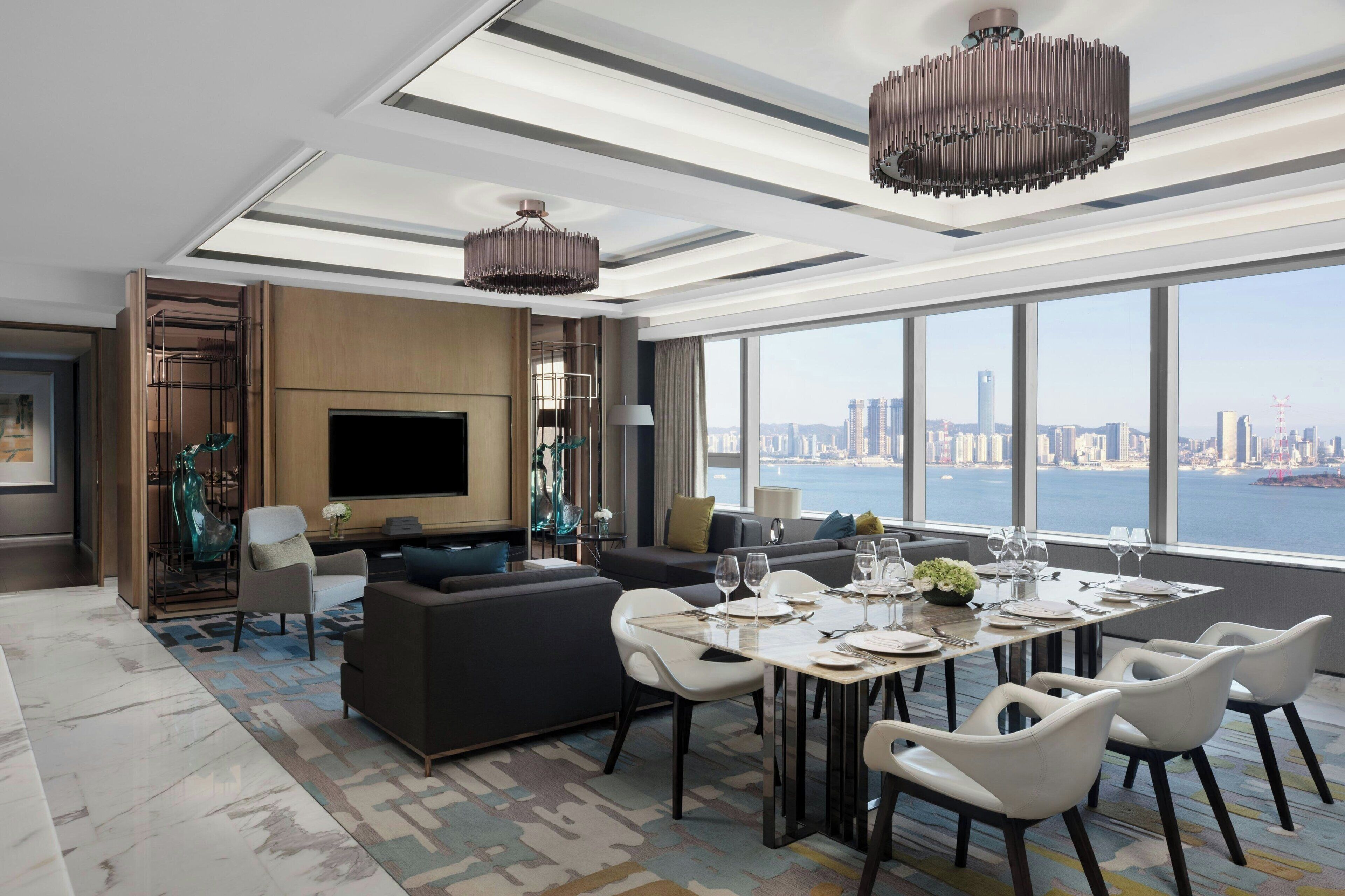 เครื่องนอนป้องกันสารก่อภูมิแพ้, ตู้นิรภัยในห้องพัก, โต๊ะทำงาน