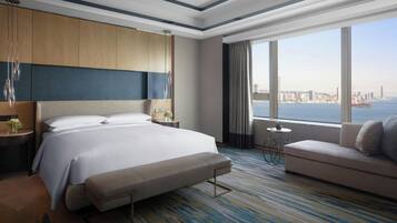 Hypo-allergenic bedding, in-room safe, desk, iron/ironing board