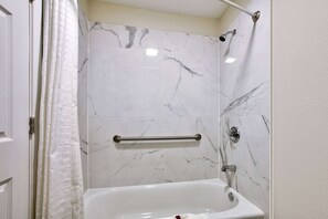Room, 2 Queen Beds, Accessible, Non Smoking (Mobility, Bathtub w/Grab Bars) | Bathroom | Bathtub, hair dryer, towels - Super 8 by Wyndham Palestine (Palestine)