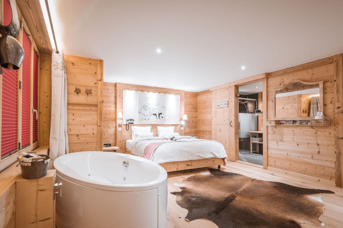 Deluxe kamer, 1 twee- of 2 eenpersoonsbedden (Lifestyle) | Luxe beddengoed, donzen dekbedden, een kluis op de kamer