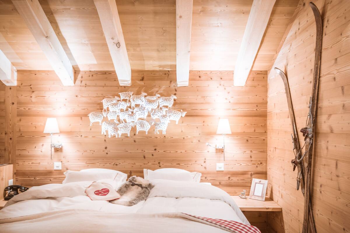 ห้องจูเนียร์สวีท (Penthouse) | เครื่องนอนระดับพรีเมียม, ผ้านวมขนเป็ด, ตู้นิรภัยในห้องพัก