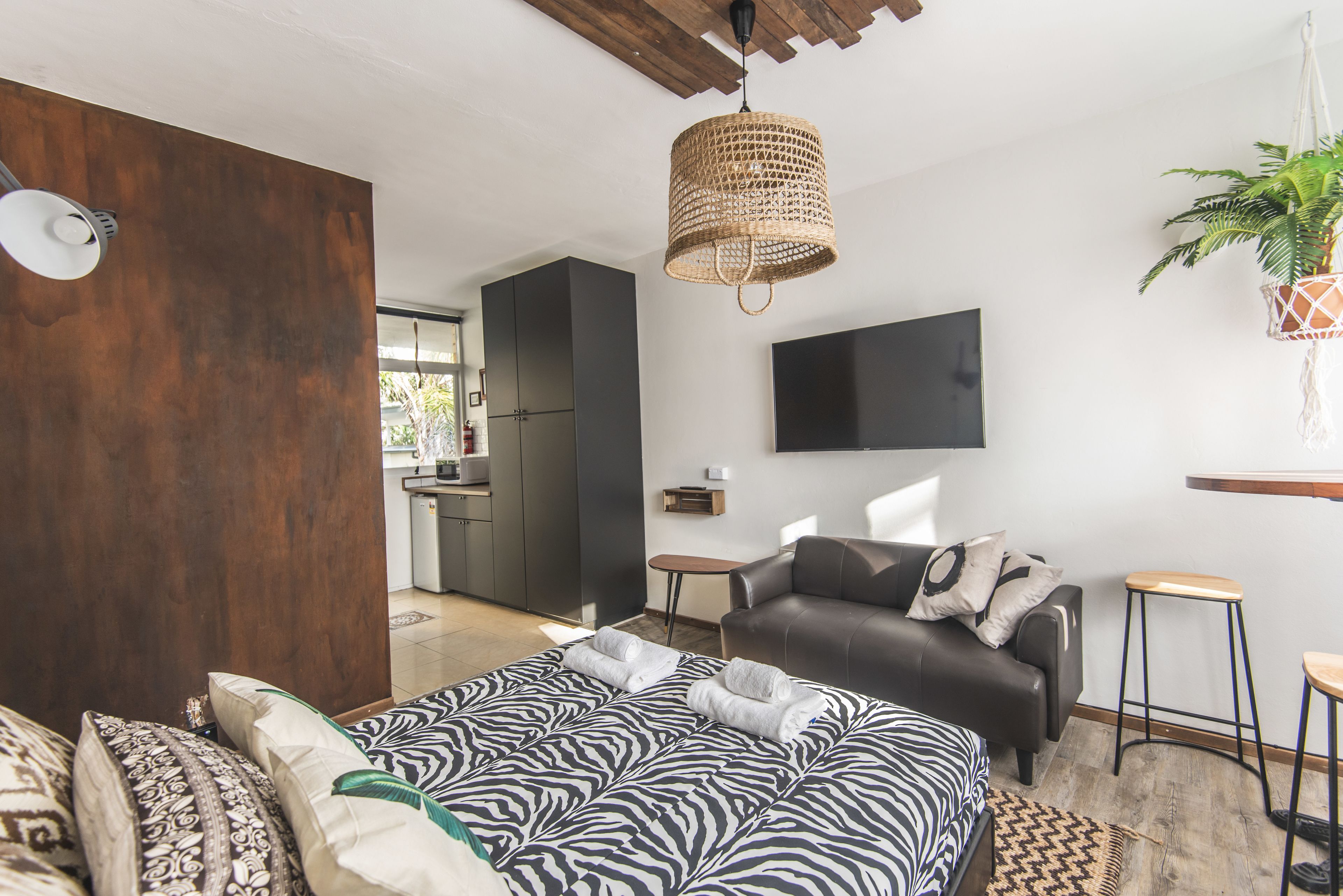 Studio Confort (Designer Compact) | Minibar, décoration personnalisée, ameublement personnalis é
