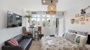 Deluxe Designer Studio | 1 bedroom, minibar, individually decorated, individually furnished