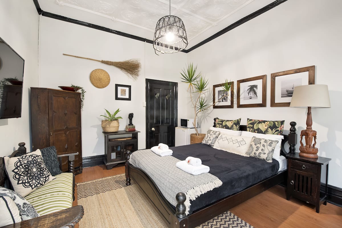 Camera Design, 1 letto queen, sul cortile | 1 camera, minibar, con stile personalizzato, con arredamento individuale