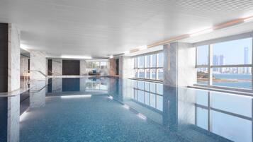 Piscine couverte, piscine extérieure