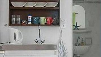 Shower, rainfall showerhead, towels