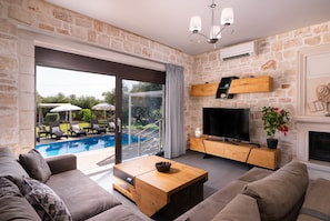Smart TV - Azure Palatial (Zakynthos)