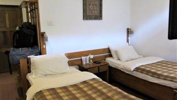 Habitación estándar doble, 1 cama individual, no fumadores | Camas supletorias