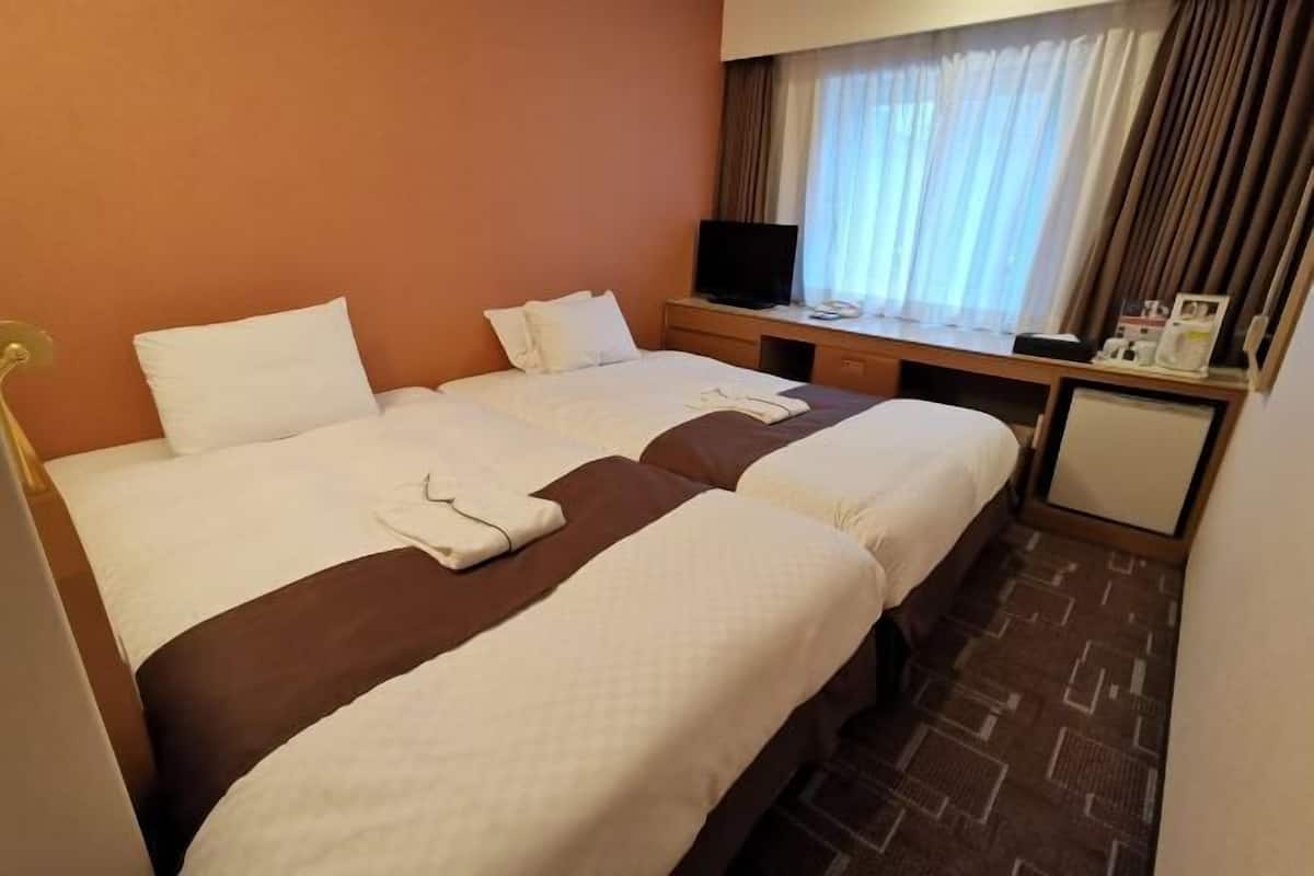1 bedroom, premium bedding, down comforters, pillowtop beds