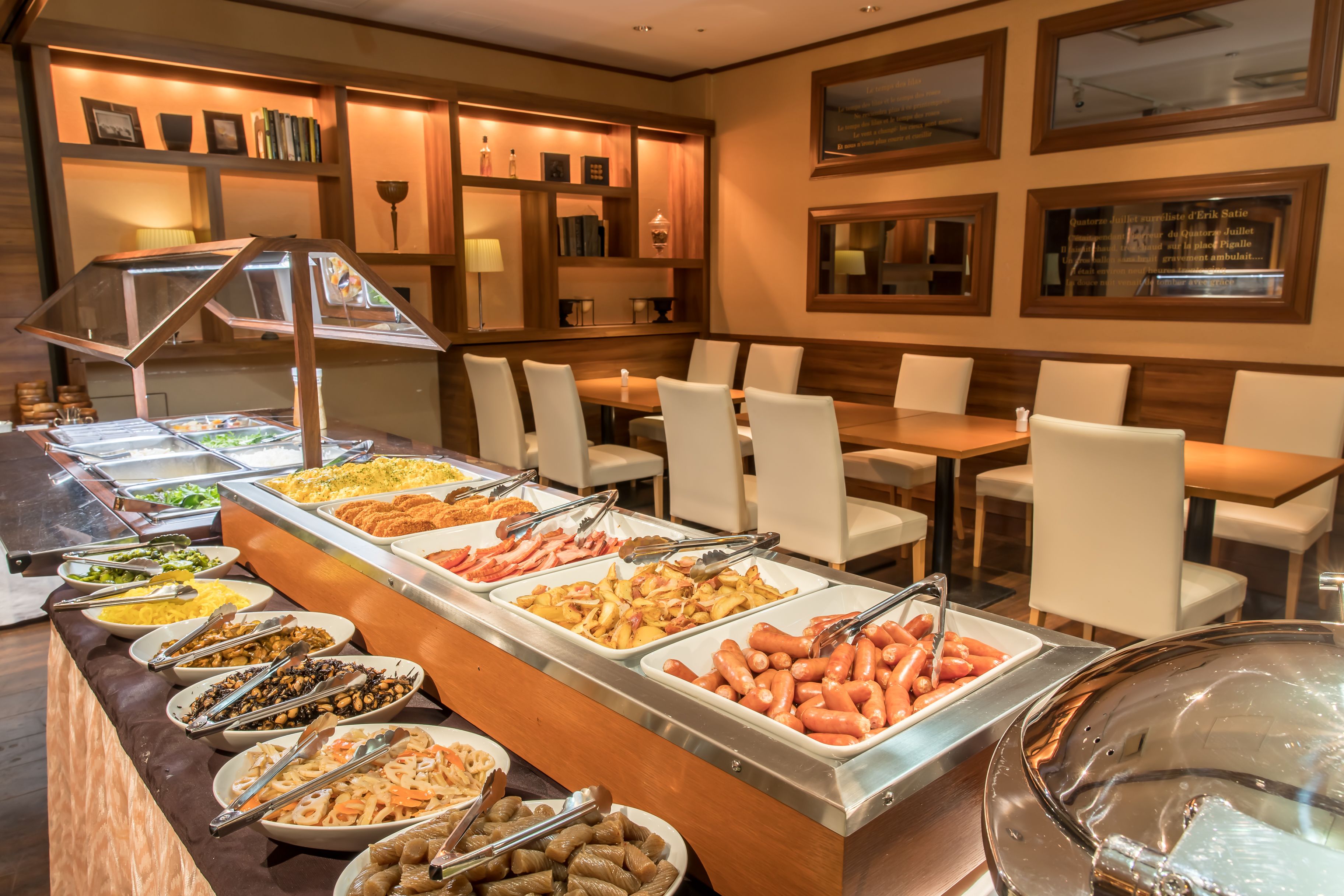 Desayuno buffet diario (JPY 1500 por persona)