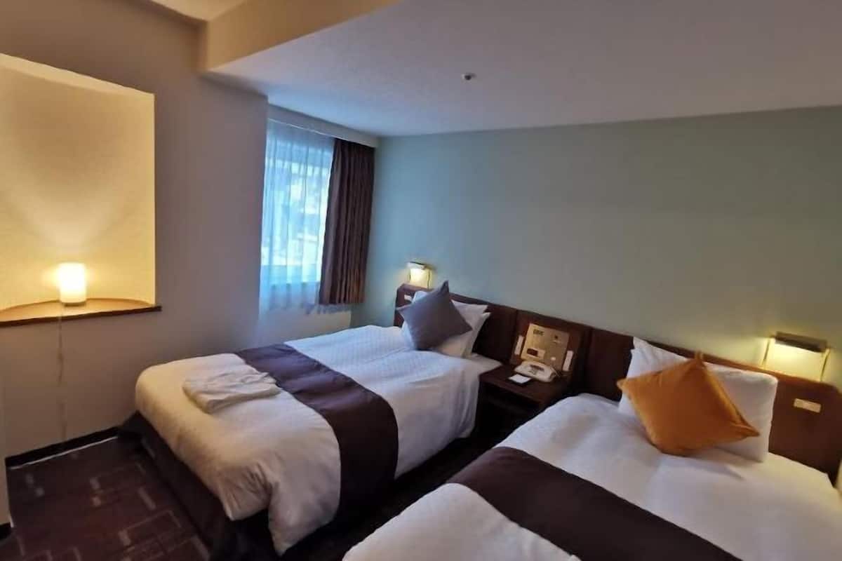 1 bedroom, premium bedding, down comforters, pillowtop beds