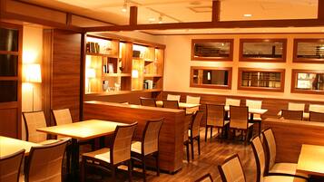 2 restaurants, breakfast, lunch, brunch served; Japanese cuisine